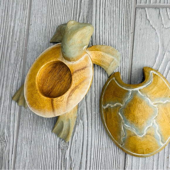 Wooden carved painted turtle trinket box storage box tropical sea turtle - Picture 9 of 15